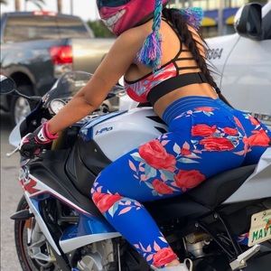 Blue Cute Booty scrunch leggings